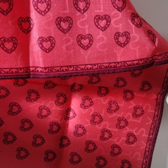 Yves Saint Laurent YSL Heart Pattern Red Square Pocket Scarf 19.5X19.5-in - NWT - Picture 10 of 10
